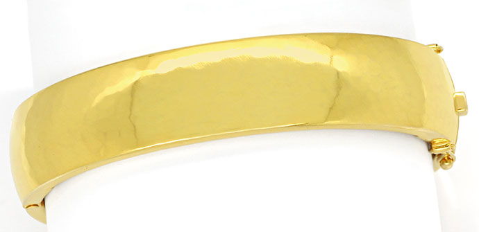 Foto 1 - Breiter Armreif im Hammerschlag Muster aus 14K Gelbgold, K3122